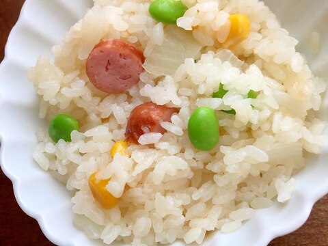 炊飯器にウインナーのピラフ